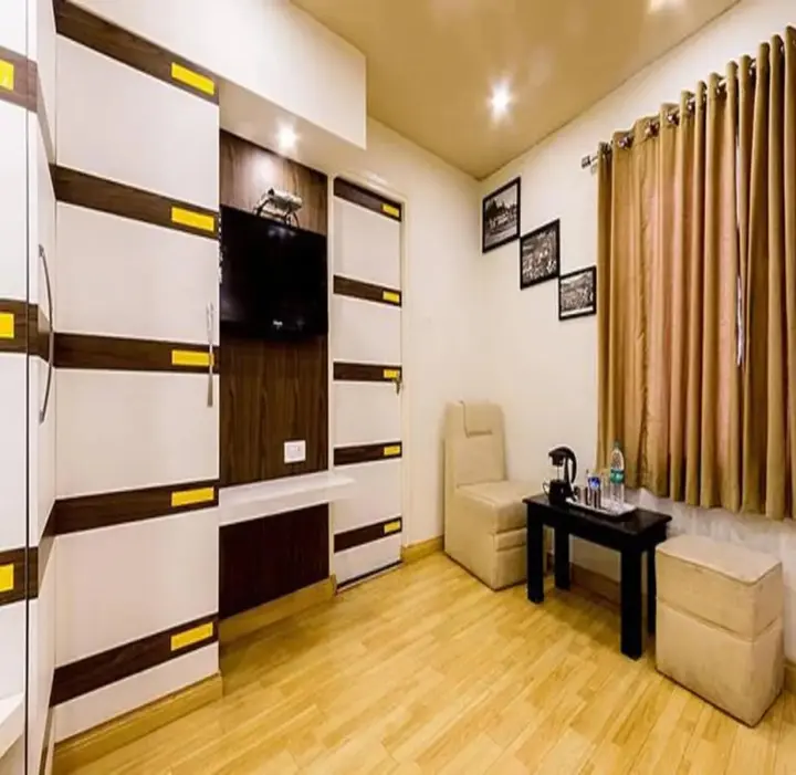 Ути: FabHotel Sholas Residency