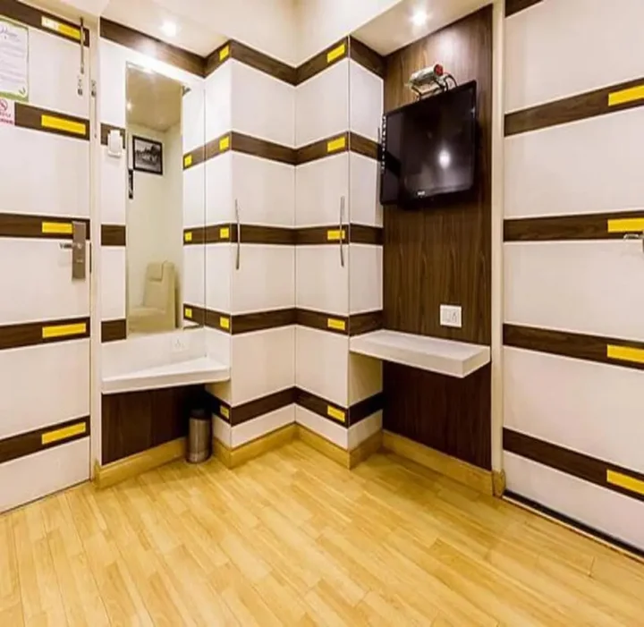 Ути: FabHotel Sholas Residency