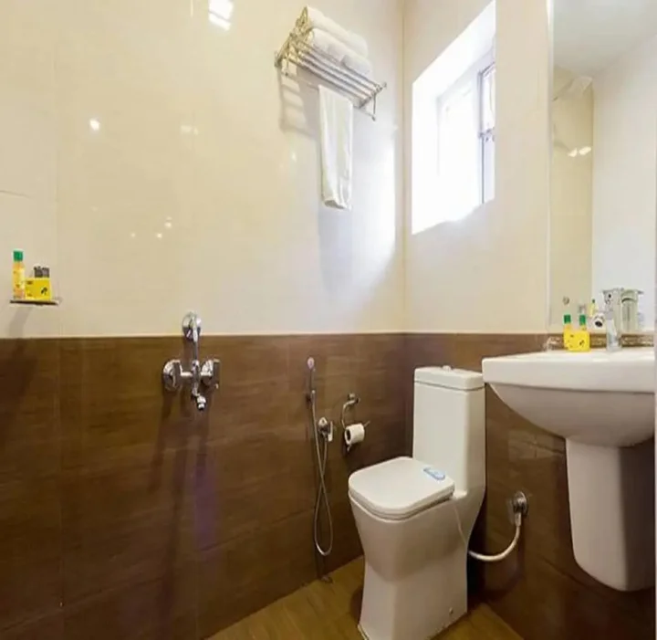 Ути: FabHotel Sholas Residency