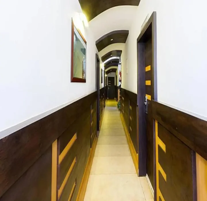 Ути: FabHotel Sholas Residency