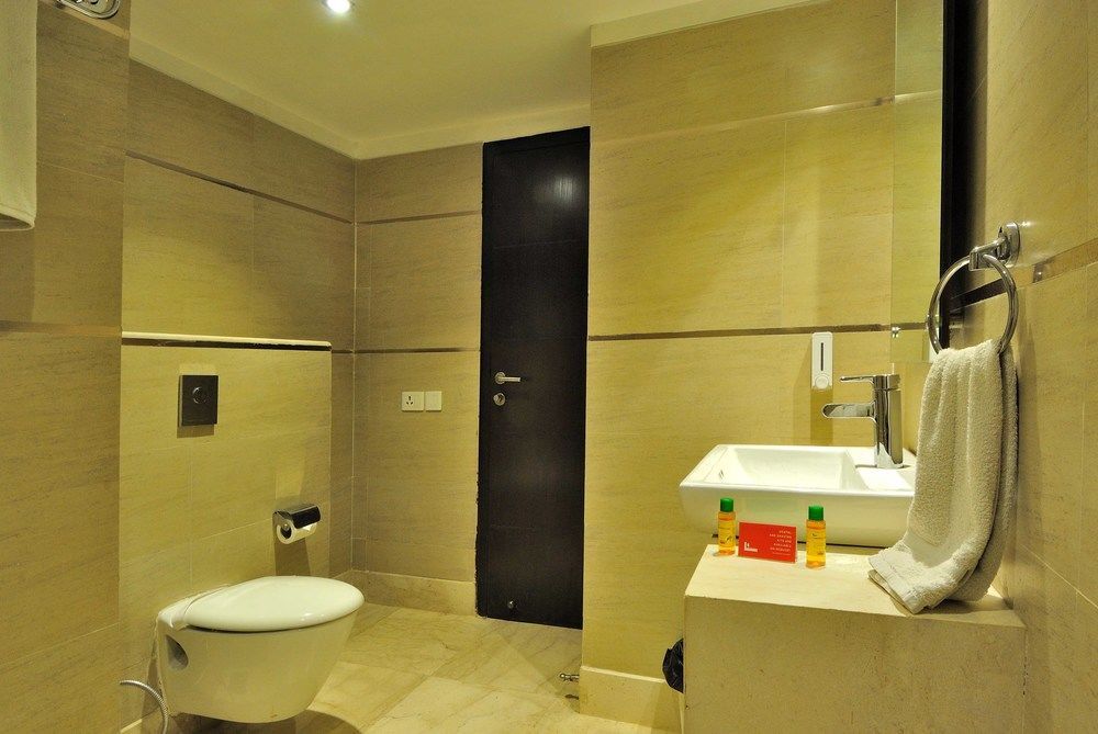 Нью-Дели: FabHotel Rajouri Garden Main Market