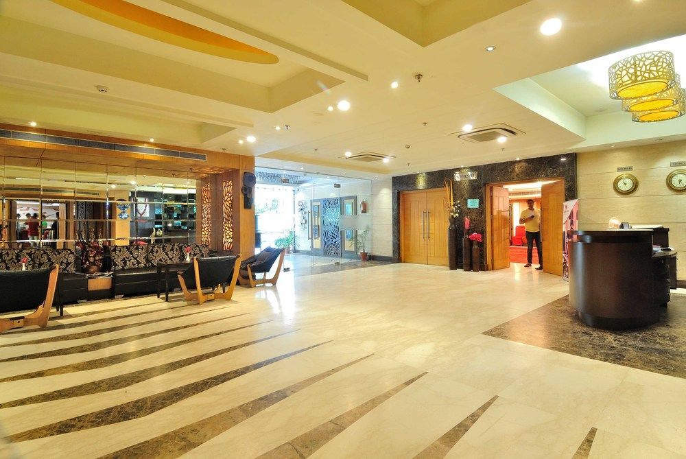 Нью-Дели: FabHotel Rajouri Garden Main Market