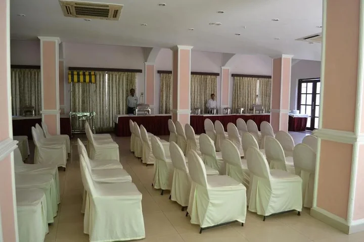 Дург: Hotel Ashish International