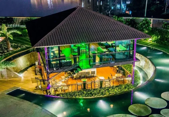 Райпур: Club Paraiso