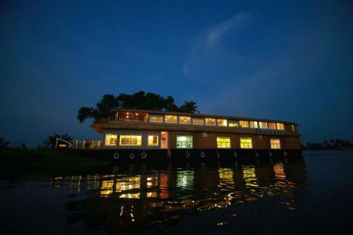 Аллеппи: Godly Houseboats