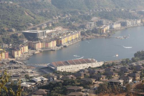 Амби Вэлли Сити: JenJon Holiday Homes - Lavasa