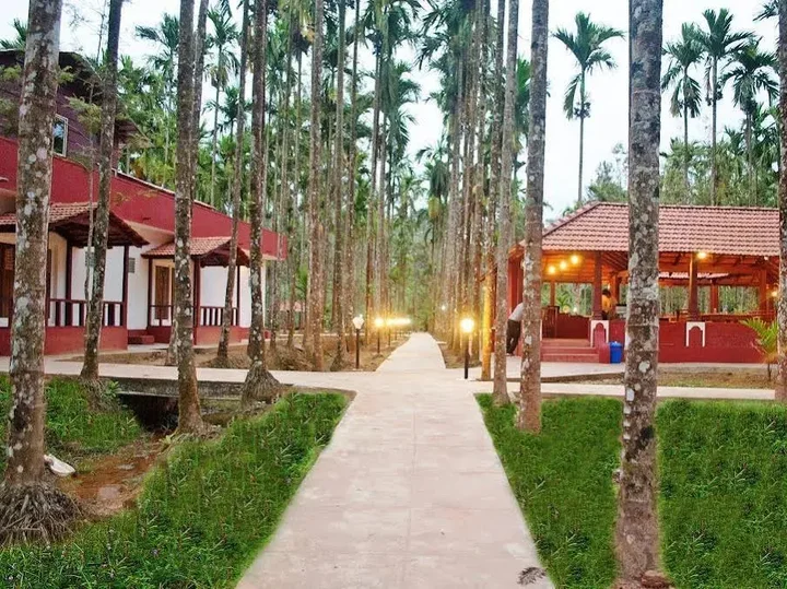 Кушалнагар: La Flora Prakruth Resort