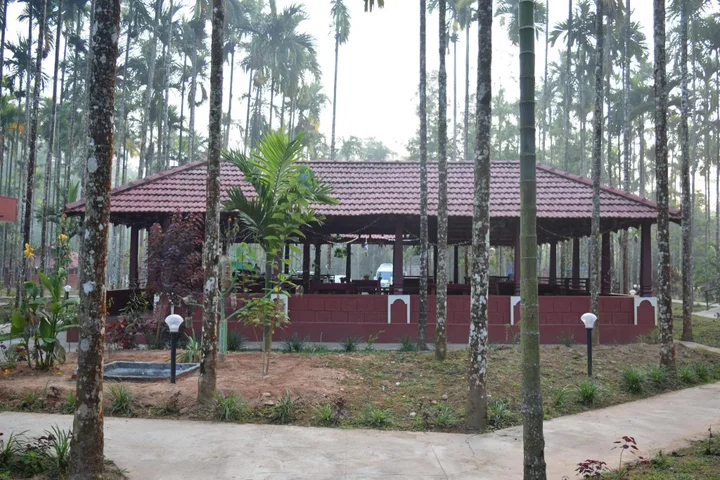 Кушалнагар: La Flora Prakruth Resort