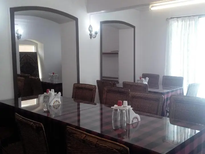 Шринагар: The Hyde Park Inn