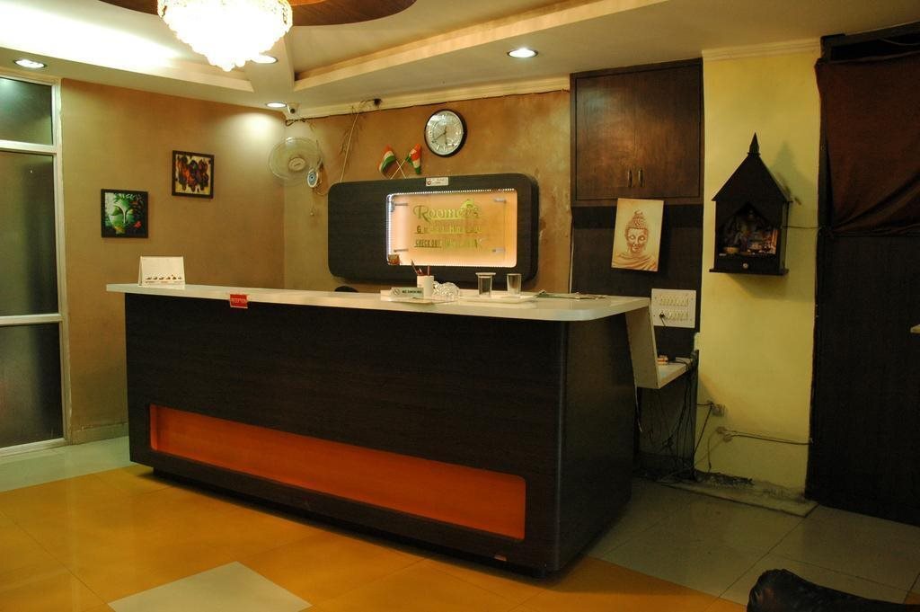Большая Нойда: OYO 12784 Fabebo Hotel