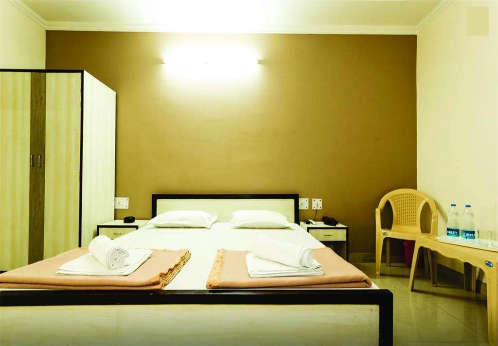 Большая Нойда: OYO 12784 Fabebo Hotel