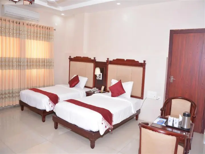 Маниячи: hotel afnapark