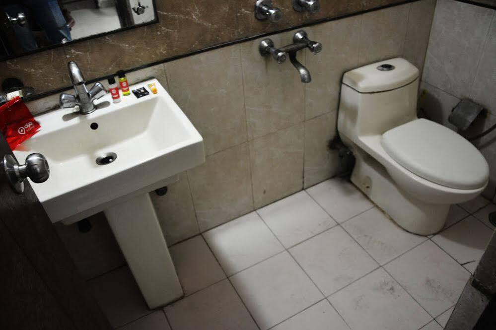 Нойда: OYO Rooms Noida Sector 12 Metro Hospital