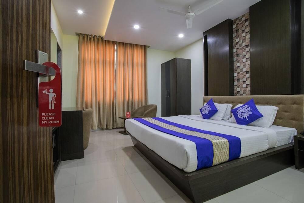 Индаур: OYO 1546 The Sensation Hotel