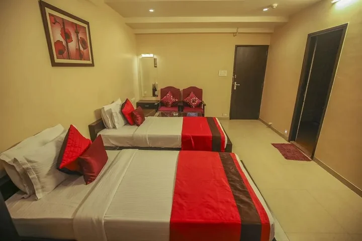 Ахмедабад: OYO 703 Hotel Shahi Palace