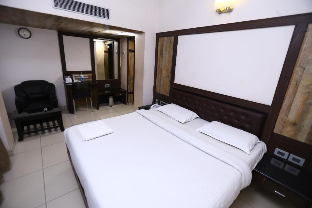 Эроде: Westland Hotel