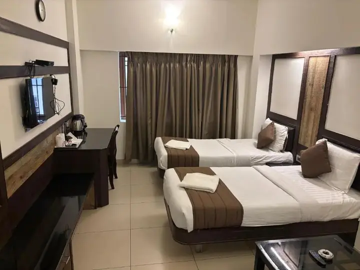 Эроде: Westland Hotel