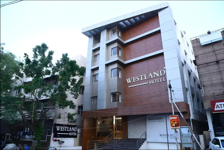 Эроде: Westland Hotel