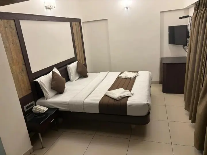 Эроде: Westland Hotel