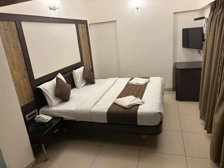 Эроде: Westland Hotel