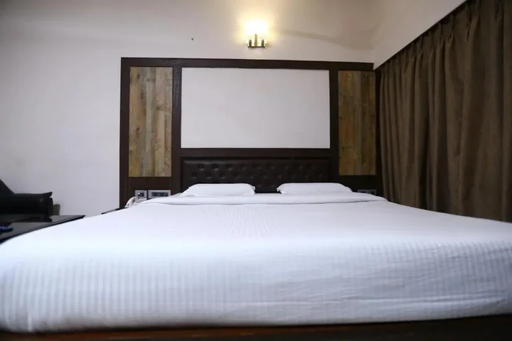 Эроде: Westland Hotel