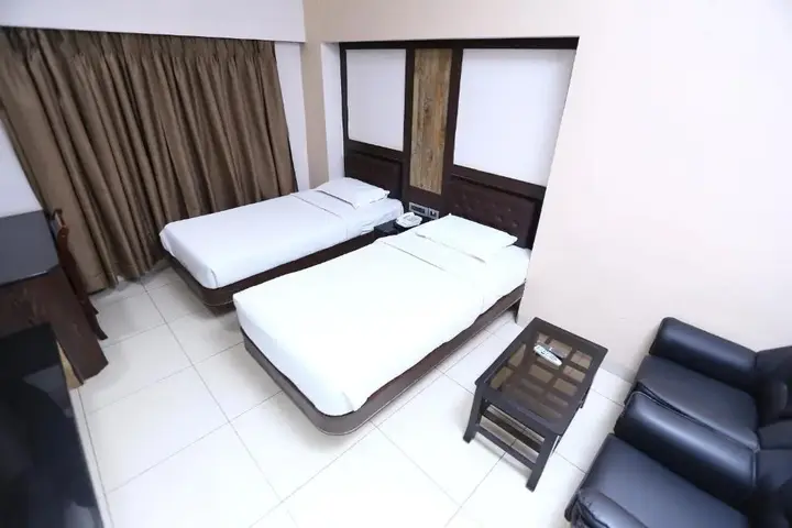 Эроде: Westland Hotel