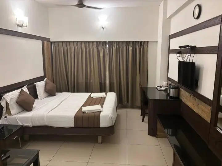 Эроде: Westland Hotel