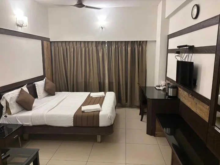 Эроде: Westland Hotel