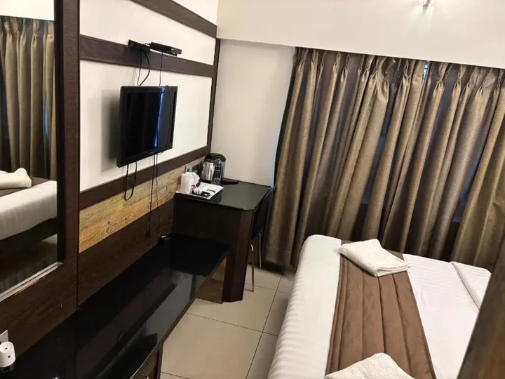 Эроде: Westland Hotel