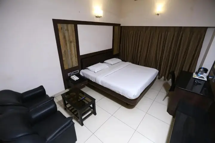Эроде: Westland Hotel
