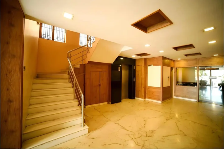 Эроде: Westland Hotel