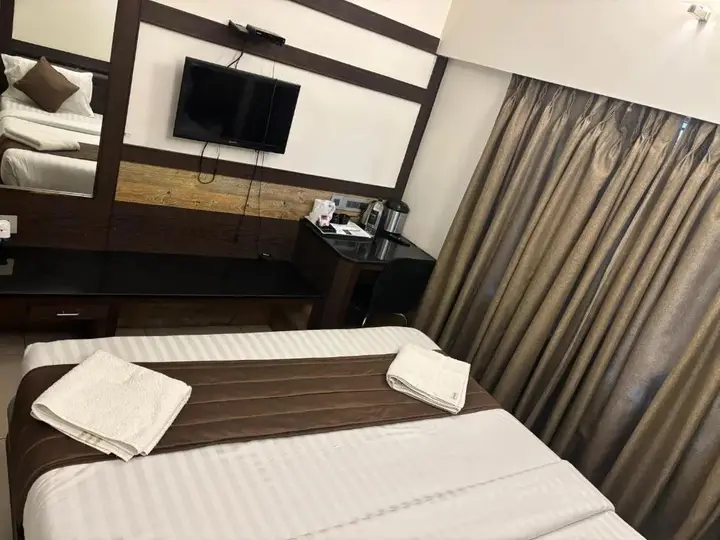 Эроде: Westland Hotel