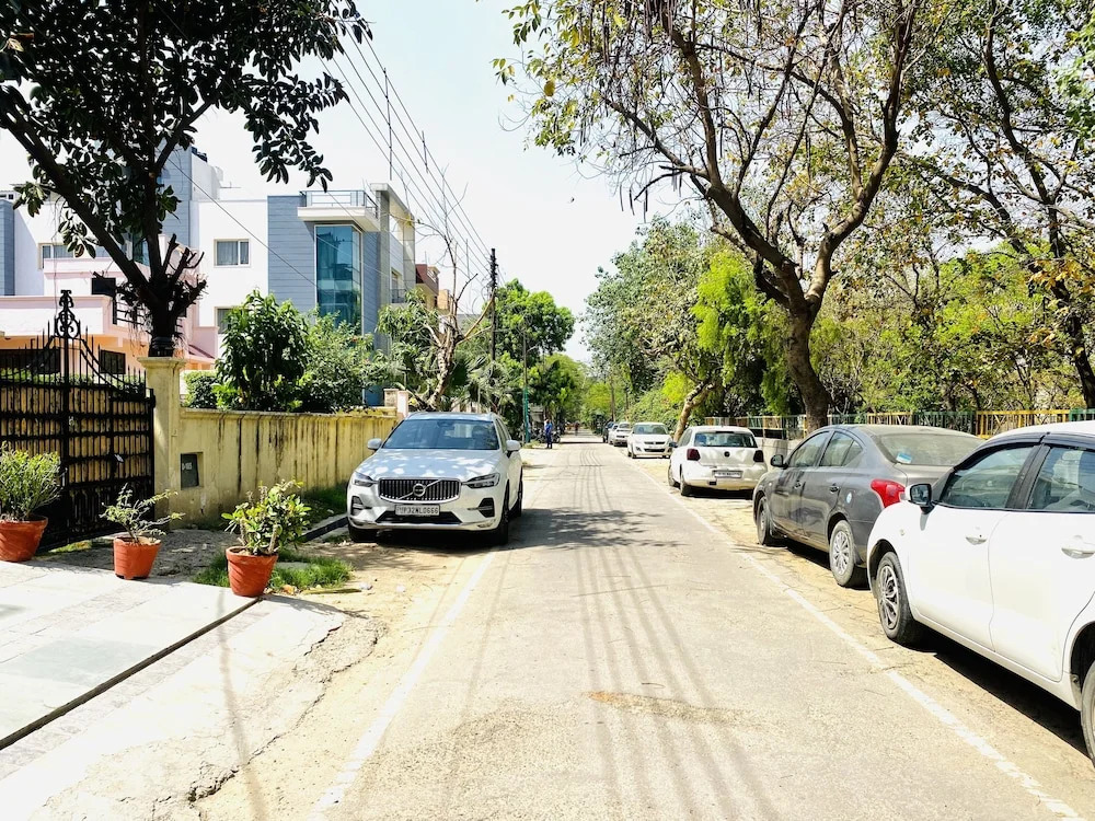 Нойда: Qotel Hotel Noida Sector 51