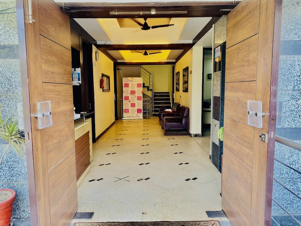 Нойда: Qotel Hotel Noida Sector 51