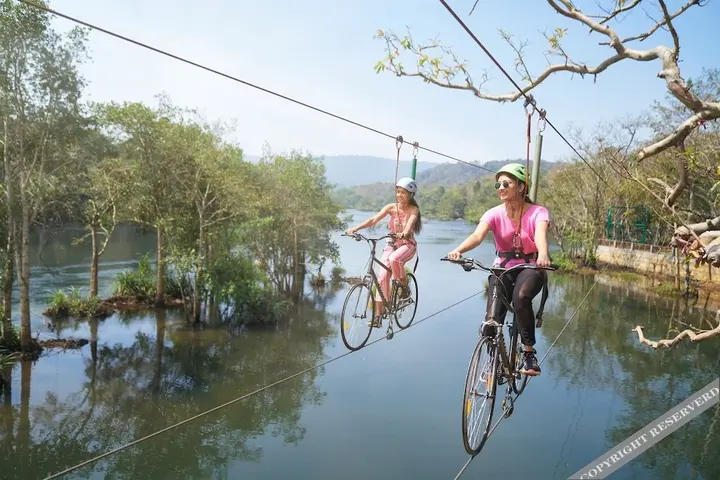 Лонда: Whistling Woodzs Resort