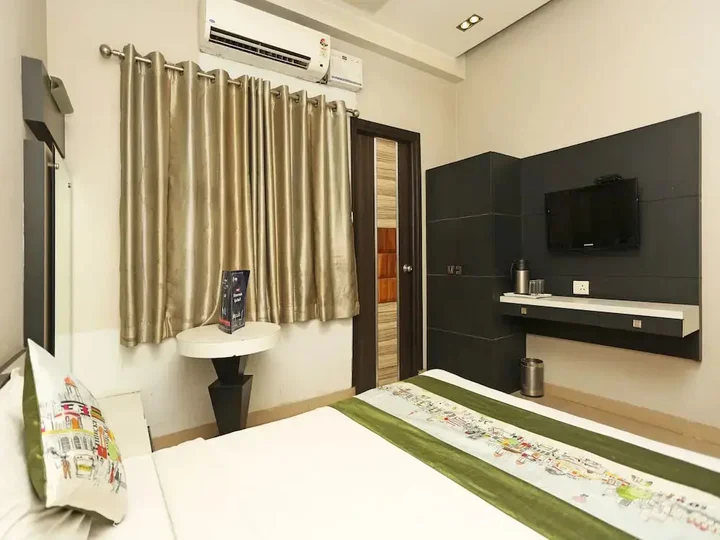 Праяградж: Hotel Sundaram
