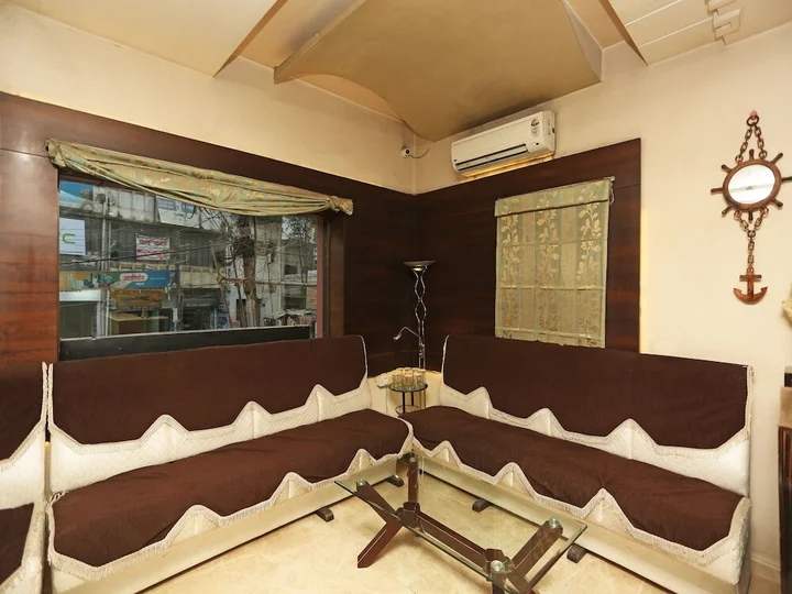 Праяградж: Hotel Sundaram