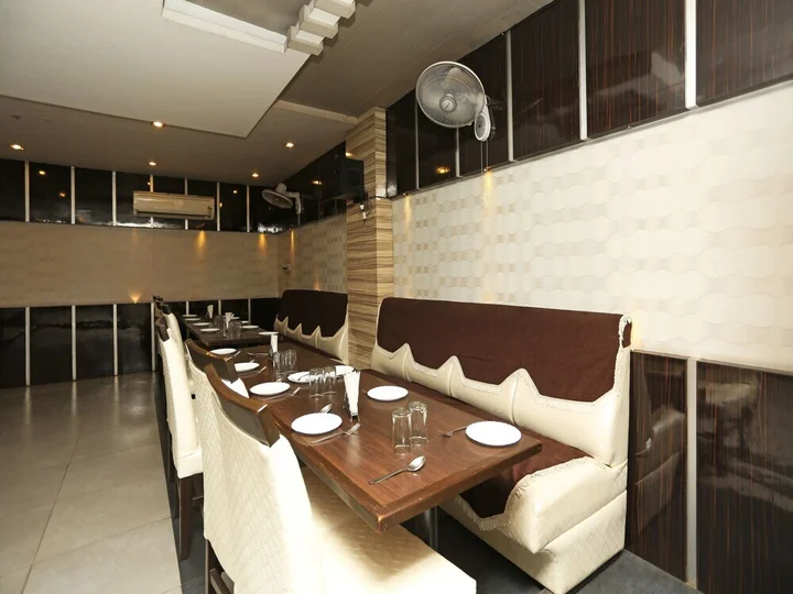 Праяградж: Hotel Sundaram