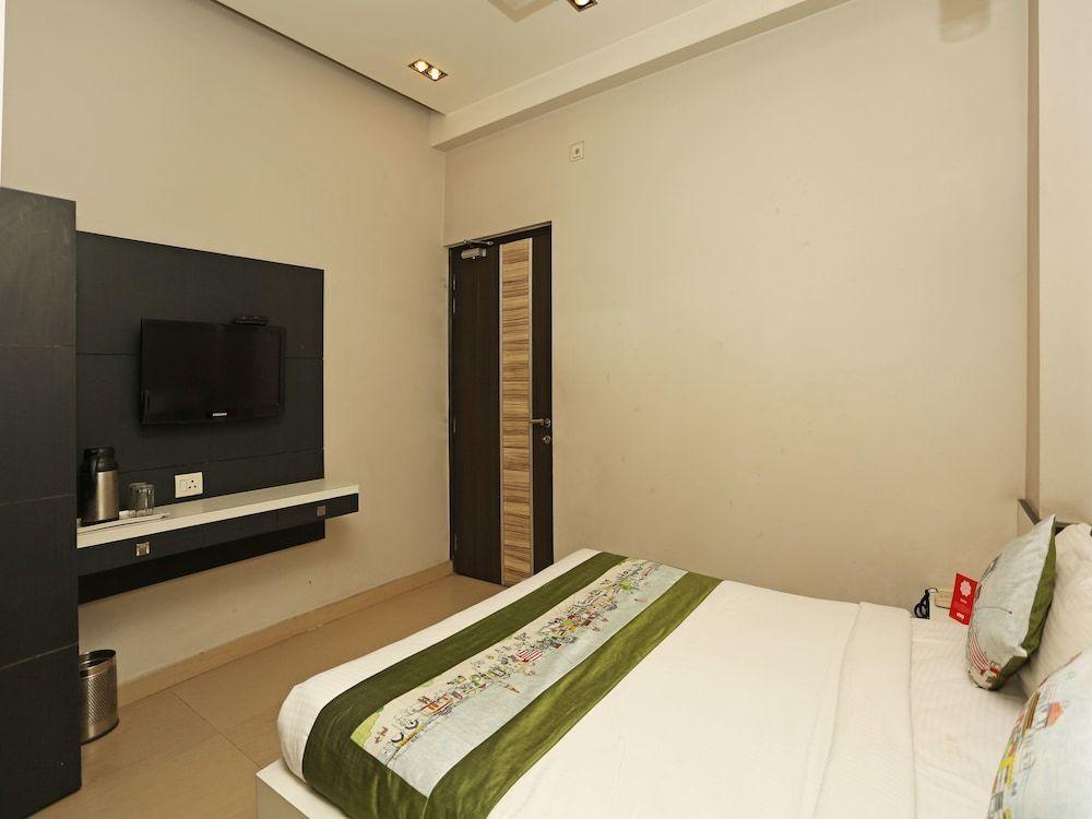 Праяградж: Hotel Sundaram