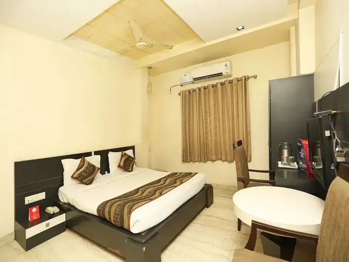 Праяградж: Hotel Sundaram