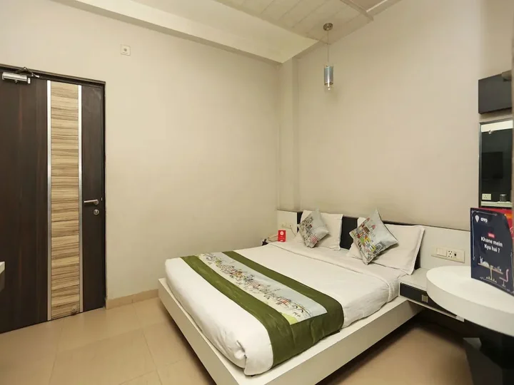 Праяградж: Hotel Sundaram