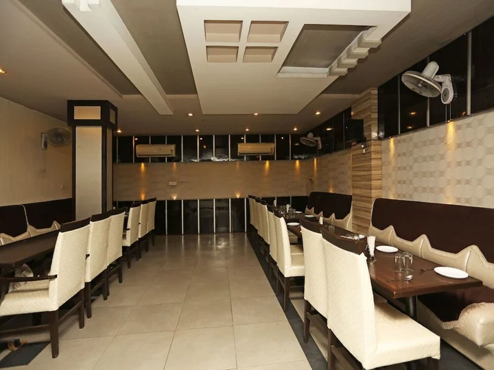 Праяградж: Hotel Sundaram