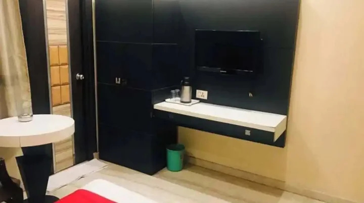 Праяградж: Hotel Sundaram