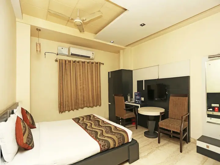 Праяградж: Hotel Sundaram