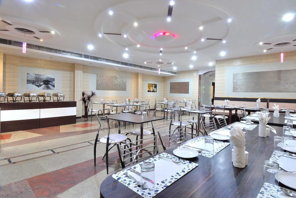 Агра: Merit Hotel