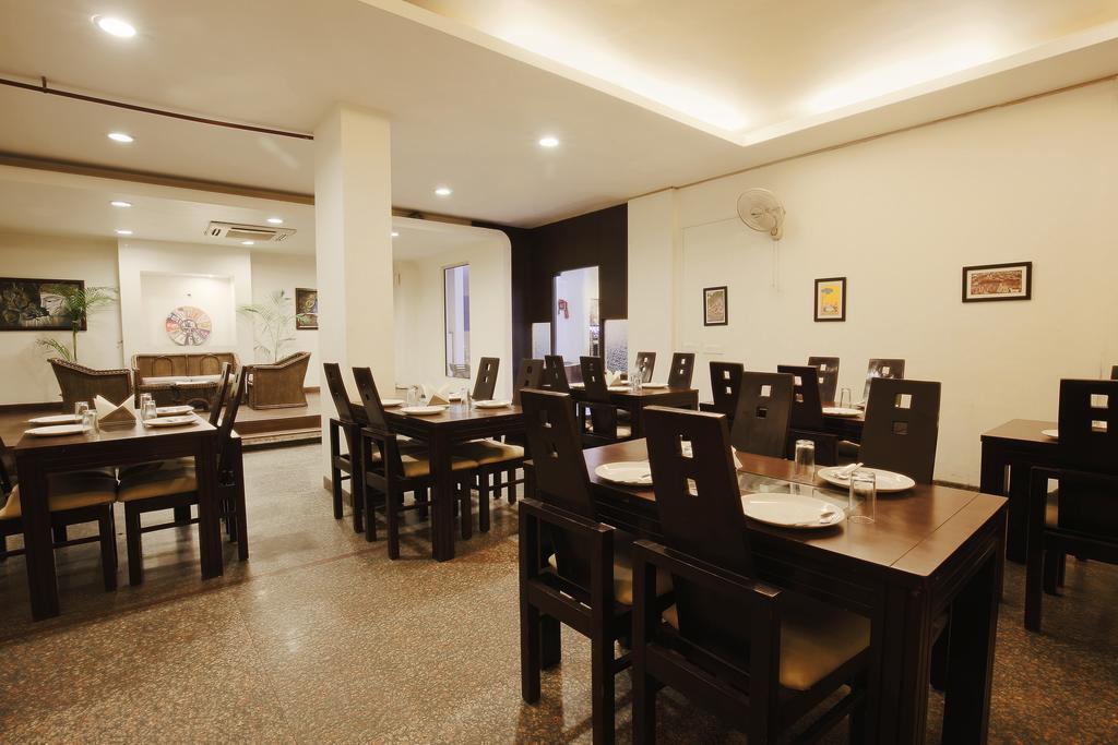 Агра: Merit Hotel