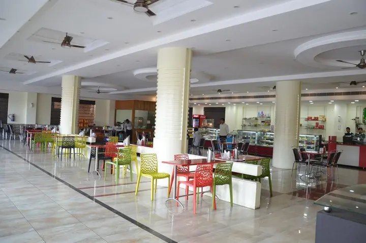 Хамирпур: Hotel Chopra Residency