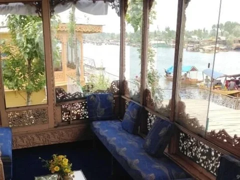 Шринагар: Mother India Group of houseboats.