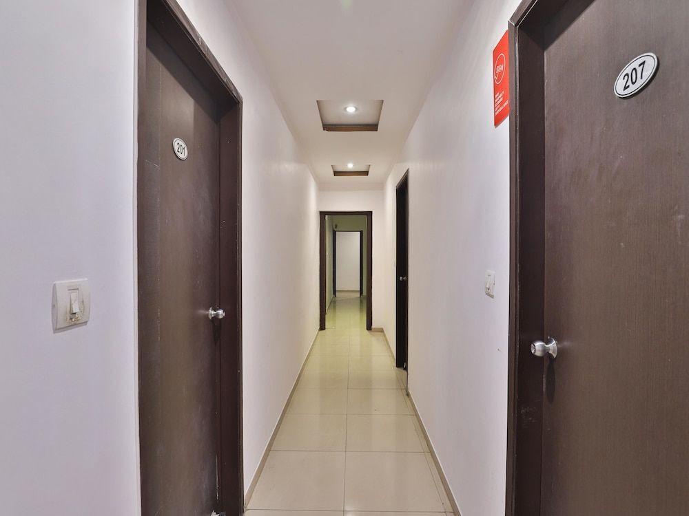 Ахмедабад: OYO Flagship 711 Hotel Crystal
