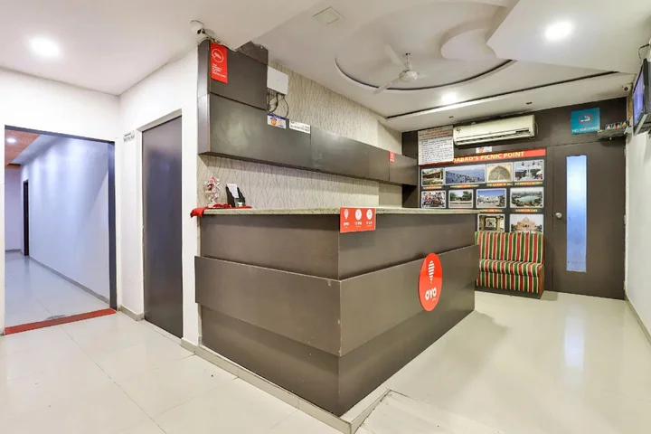 Ахмедабад: OYO Flagship 711 Hotel Crystal